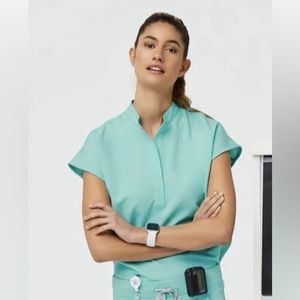 FIGS WOMEN’s FRESH AQUA RAFAELA MANDARIN COLLAR SCRUB TOP